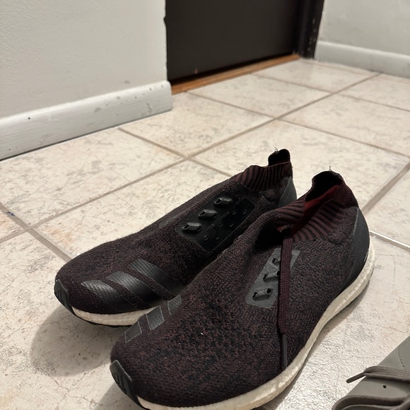 9 used pairs of shoes and sneakers at bottom prices! - Picture 9 of 10